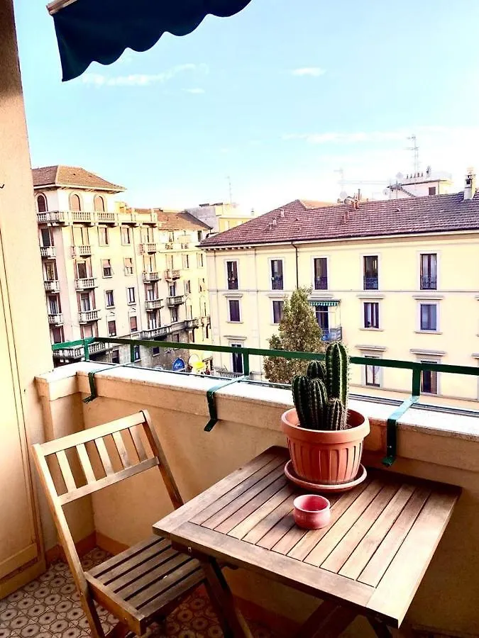 Daire Daniela'S Spazioso Appartamento Ai Navigli Milano